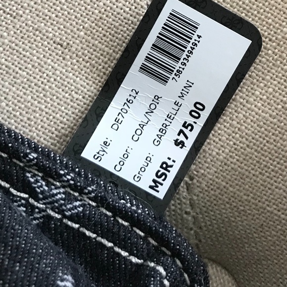 Guess Small Belt Bag - NWT - Picture 2 of 4